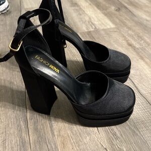 Fashion Nova Elegant Black Platform Sandals